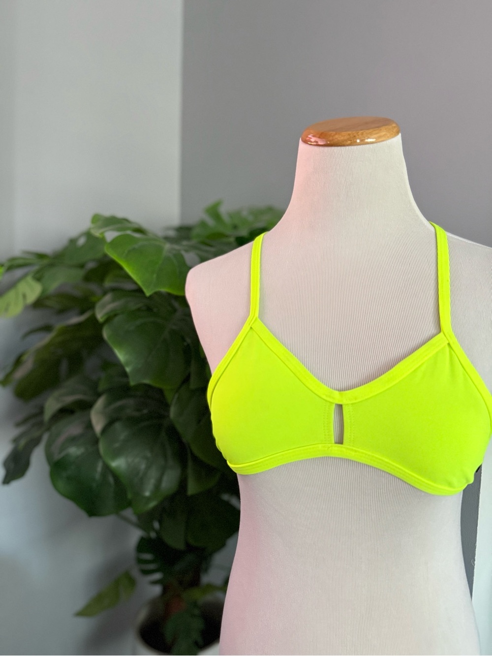 Jolyn Bikini top neon size XS